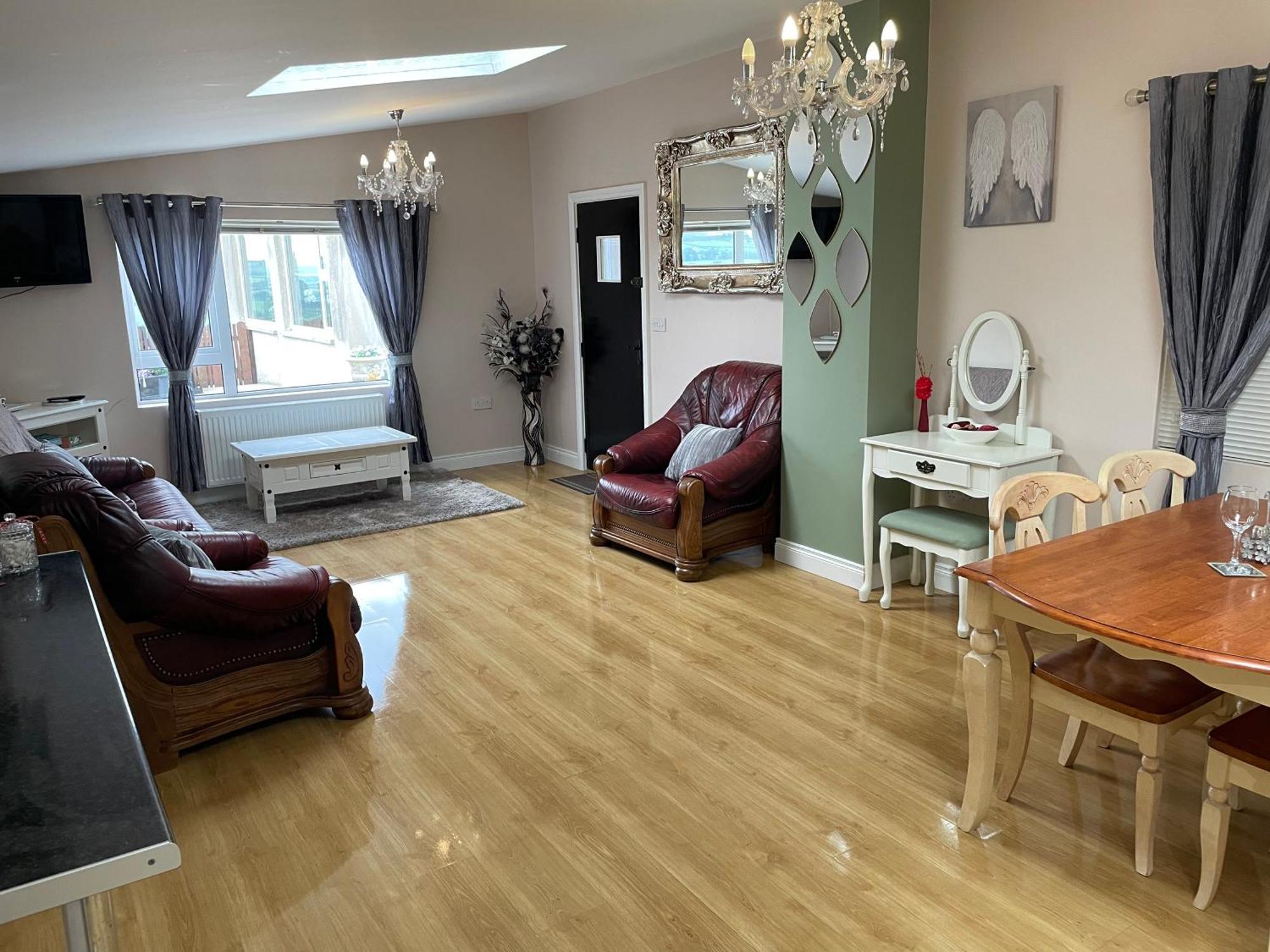 Cleomack View, Annex With Hot Tub Apartment Hilltown
